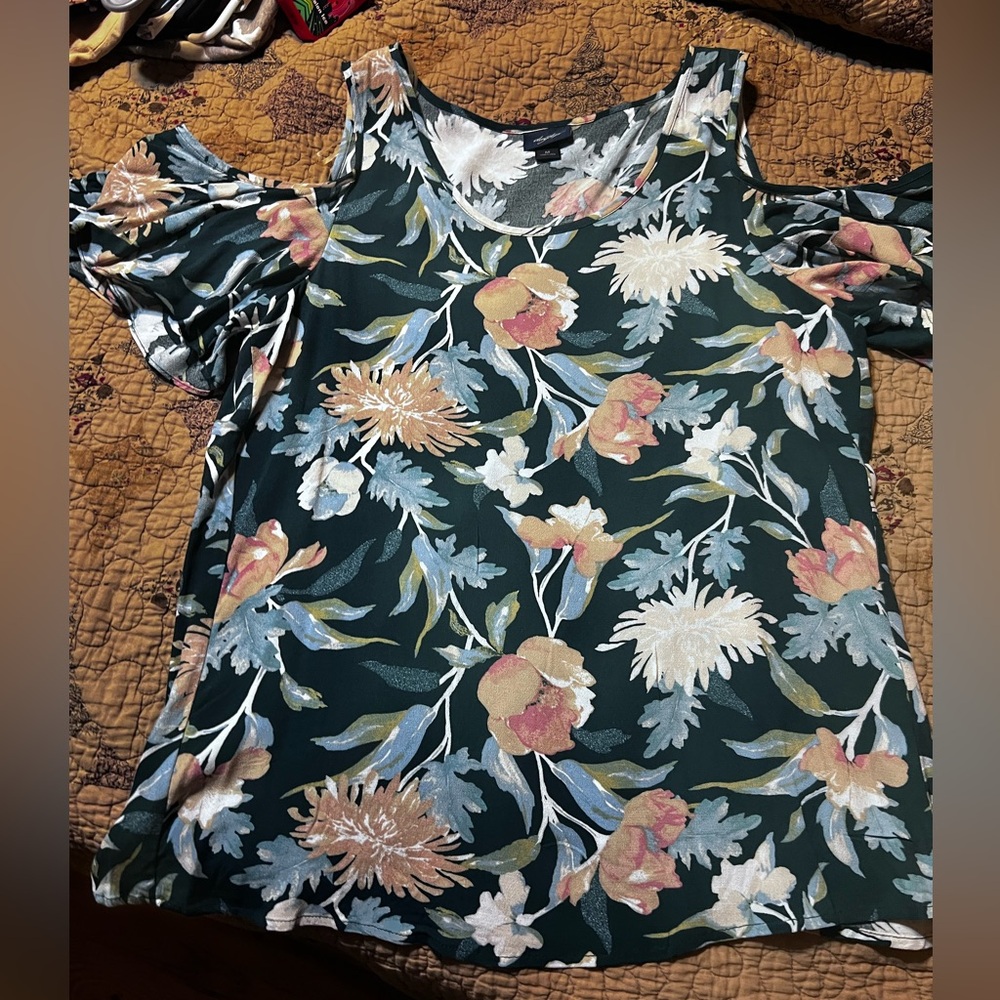 Daytrip by buckle cold shoulder top